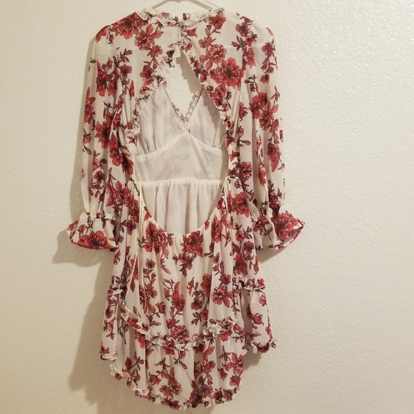 Beatiful Flowy Ivory White Floral dress - Picture 6 of 6